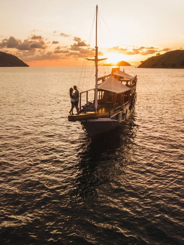 family-boat-charter-experience