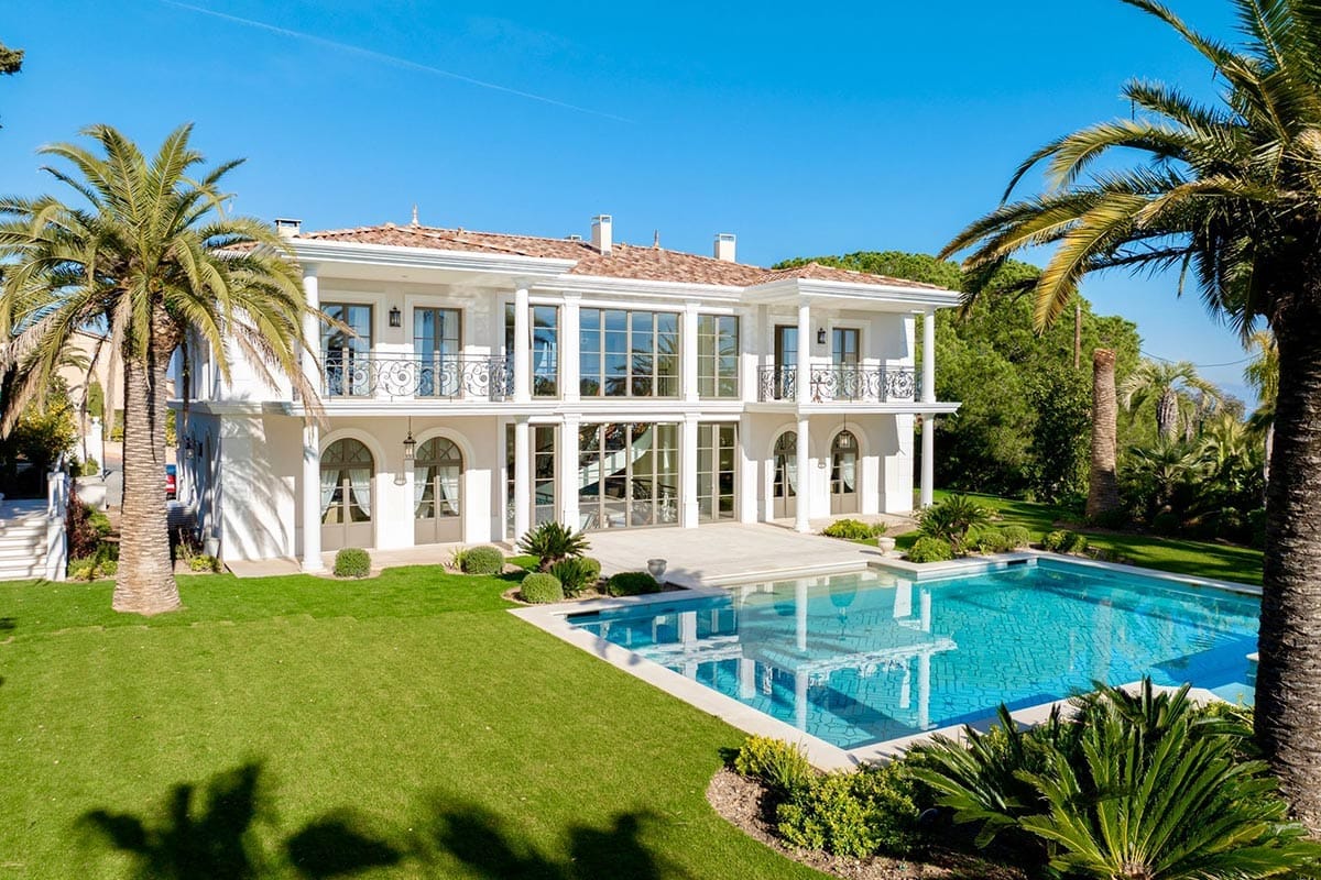 Villa Paradise in Cannes – top of the line French Riviera rental with neoclassical facade, palm-fringed garden, and large private pool.