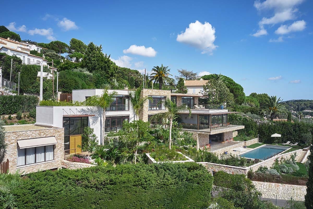 villa-steffi-mougins-rentals-exterior-panoramic-view Villa Steffi in Mougins – unique French Riviera rental with sleek architecture, multi-level terraces, and lush Mediterranean gardens.
