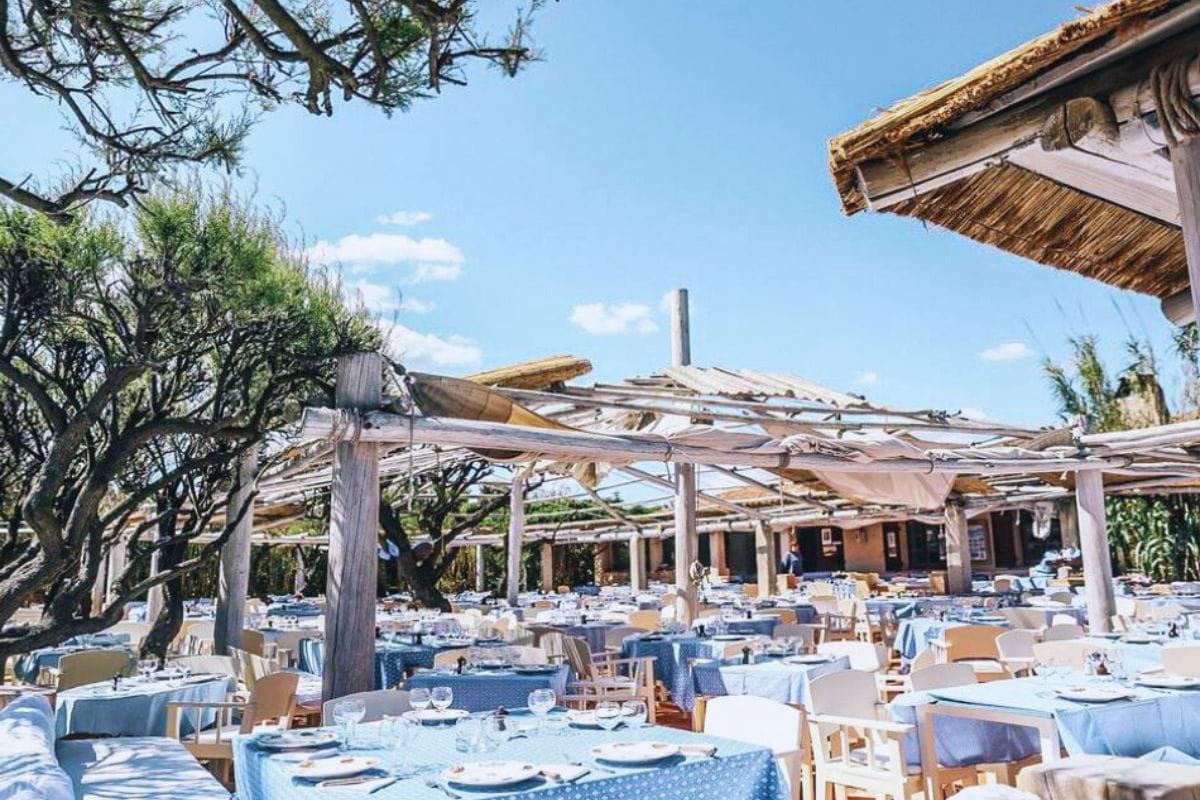 club-55-saint-tropez-table-setting-view