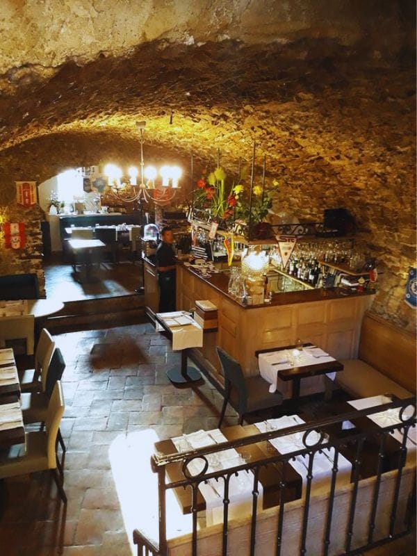 le-bistrot-mougins-restaurant-inside-view