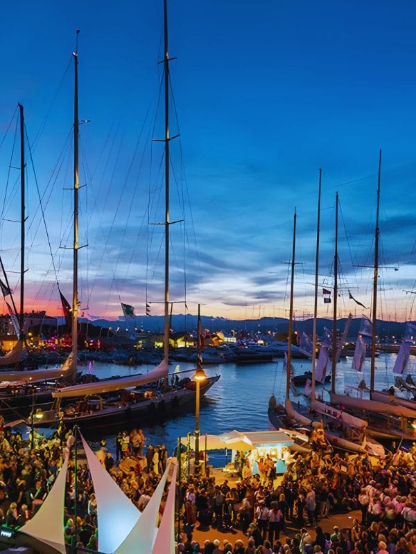 les-voiles-de-saint-tropez-night-view